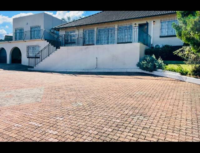 5 BEDROOM HOUSE FOR SALE IN LINMEYER